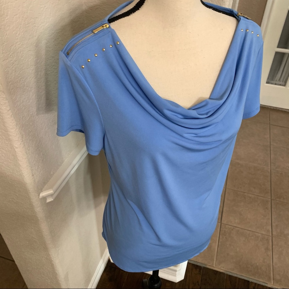 Carmen Marc Valvo blue top